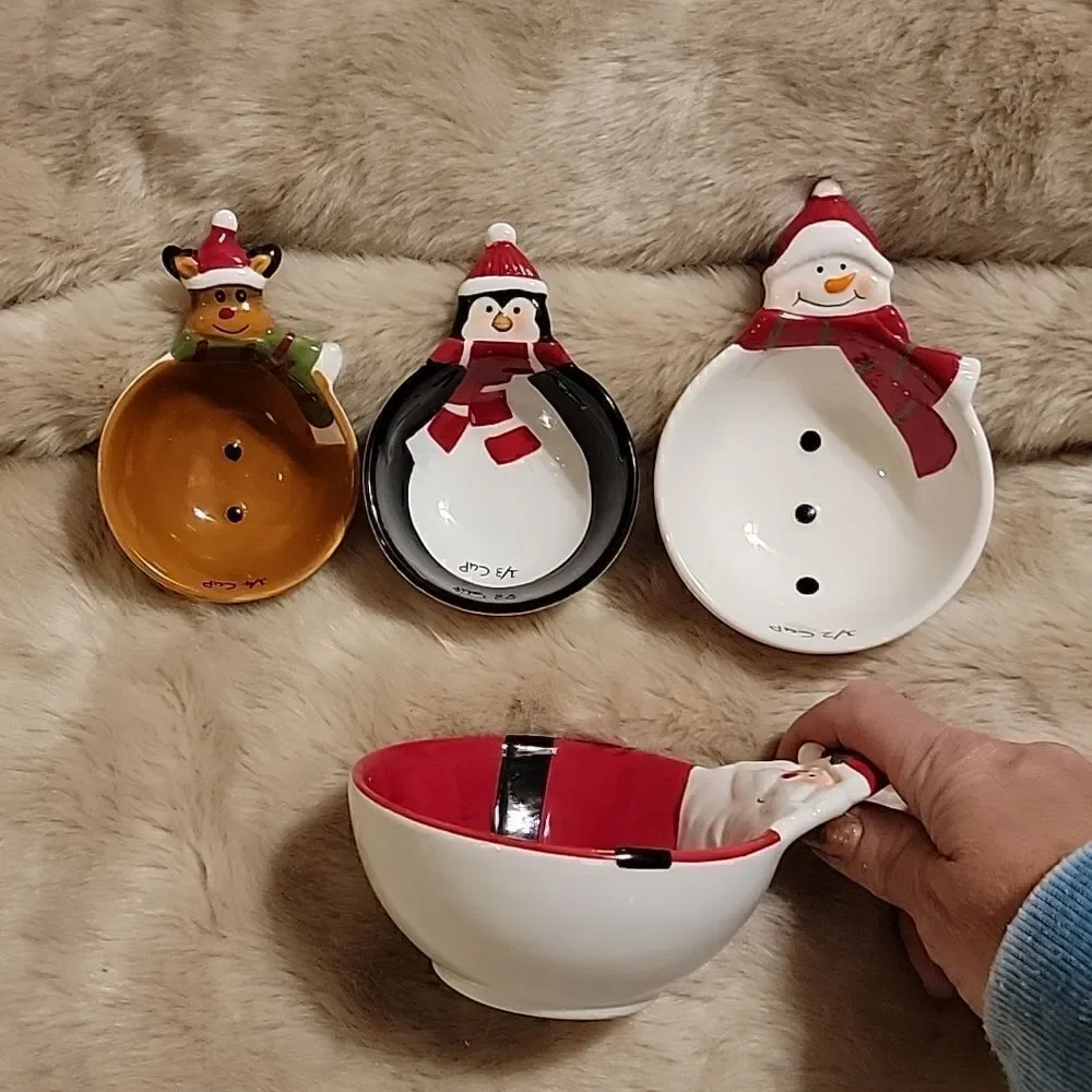 CHRISTMAS SANTA SNOWMAN REINDEER PENGUIN NESTING MEASURING CUP 4-PIECE SET
